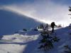 Luc trace dans une neige trs vente (par Denis)