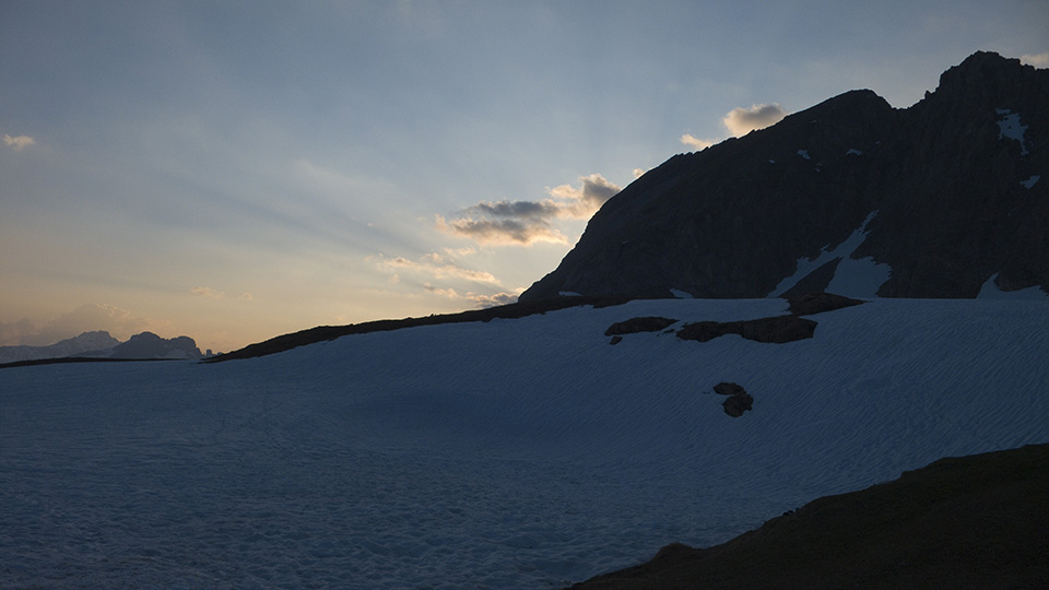 Le soleil se cache derrire l'aiguille de la Vanoise.