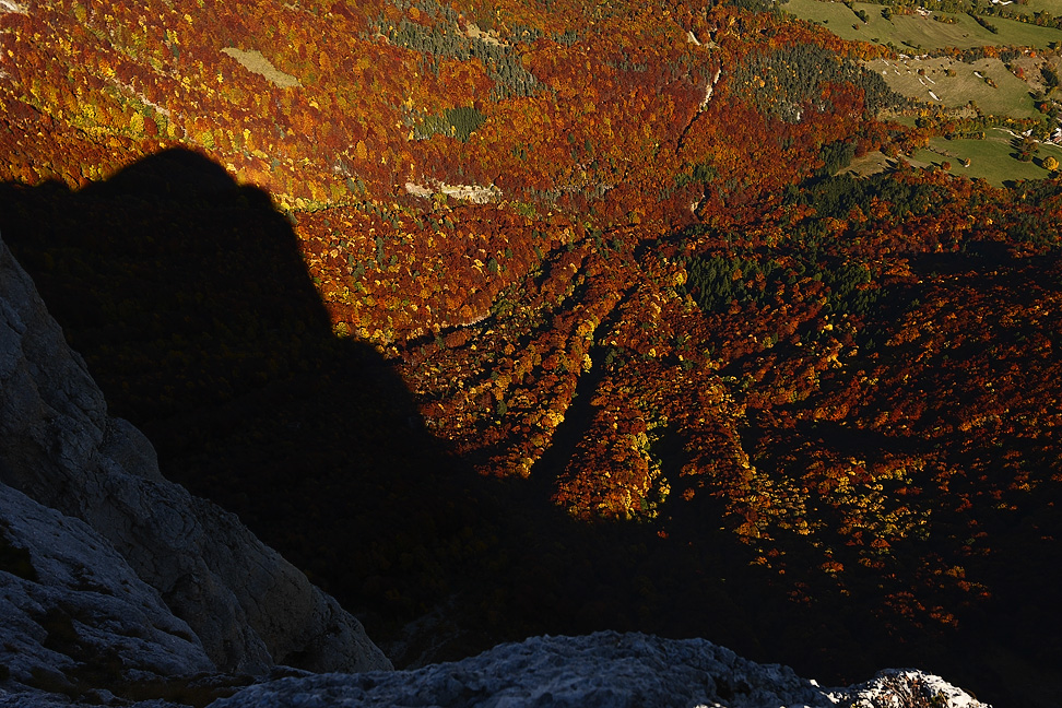 L'ombre des tours du Playnet sur les forts magiques du Vercors.