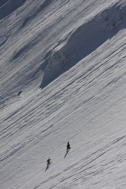 Skieur et surfeur dans la face