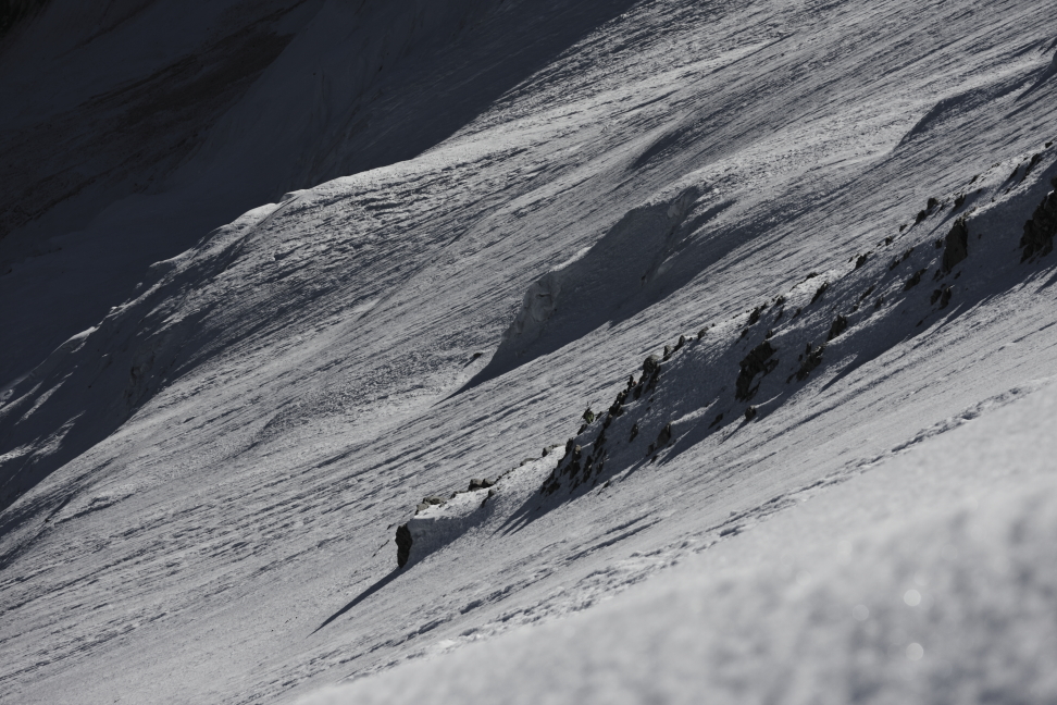 Skieur et surfeur dans la face